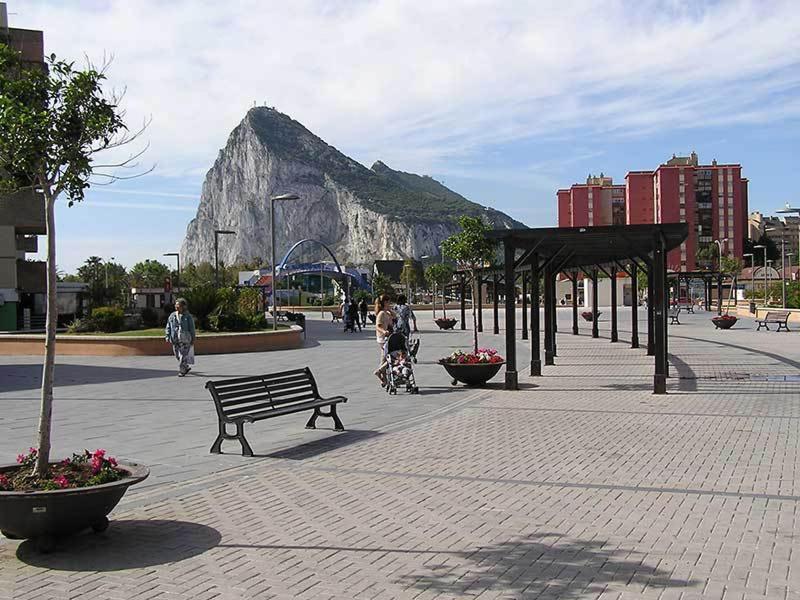 Practico Apartamento A 5 Min Andando De Gibraltar Y El Centro, Frente Al Mar La Línea de la Concepción Buitenkant foto