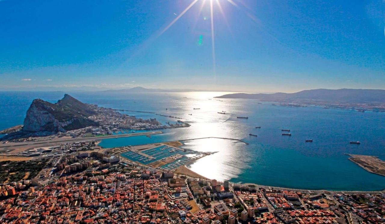 Practico Apartamento A 5 Min Andando De Gibraltar Y El Centro, Frente Al Mar La Línea de la Concepción Buitenkant foto